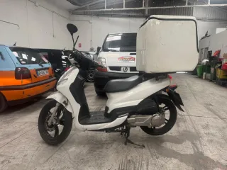 Peugeot Tweet 125i Moto de Reparto