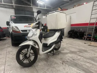 Peugeot Tweet 125i Moto de Reparto