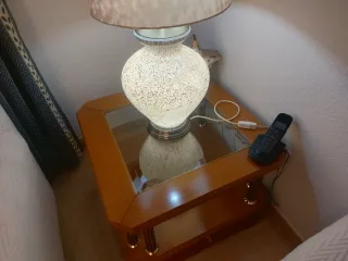 Mesa auxiliar rincón madera y cristal