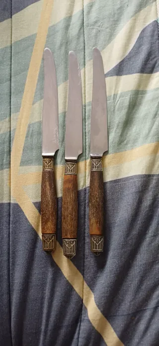 3 Cuchillos de Mesa Antiguos Madera