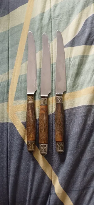 3 Cuchillos de Mesa Antiguos Madera