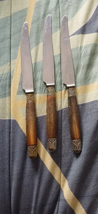 3 Cuchillos de Mesa Antiguos Madera