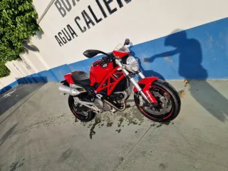 Ducati Monster 696