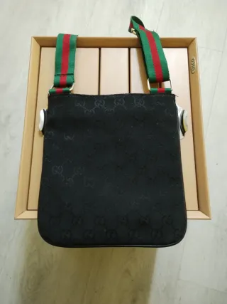 Bolso bandolera Gucci negro