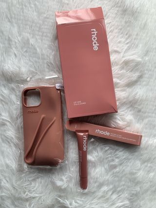 Funda para iphone 14 y labial marrón sin uso