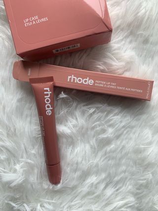 Funda para iphone 14 y labial marrón sin uso