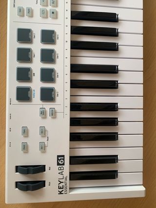 Teclado midi Arturia Keylab 61 Essential MK3