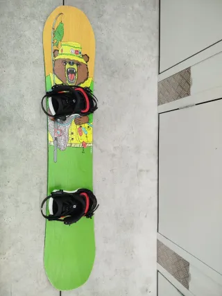 Tabla de Snowboard DC,Fijaciones super poco uso.