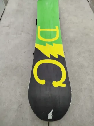Tabla de Snowboard DC,Fijaciones super poco uso.