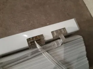 Persianas venecianas blanco roto.