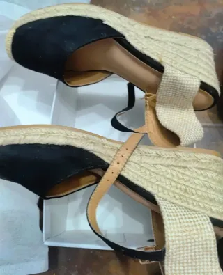 Sandalias alpargatas de cuña  negras y beige