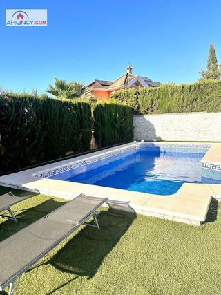 Chalet en alquiler en Montequinto en Dos Hermanas