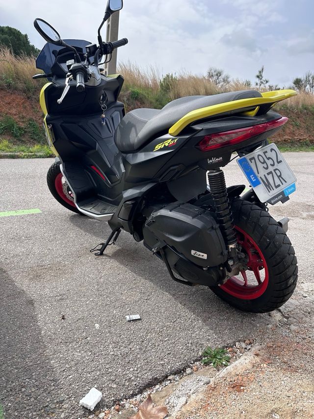 Aprilia SR GT 125 Scooter Negro/Amarillo
