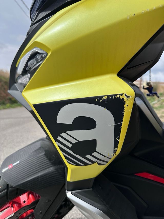 Aprilia SR GT 125 Scooter Negro/Amarillo