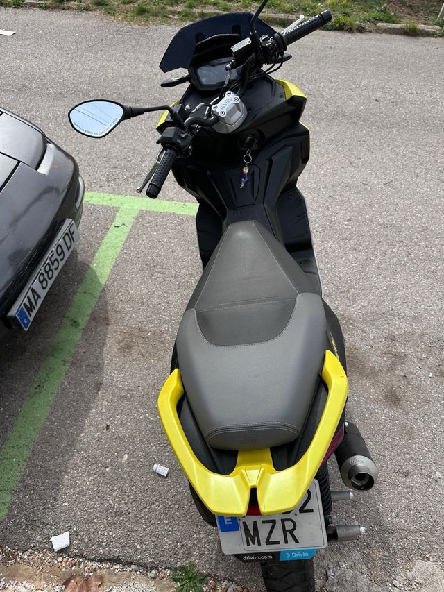 Aprilia SR GT 125 Scooter Negro/Amarillo