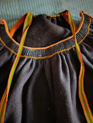 manteo, saya o falda aldeana azul oscuro