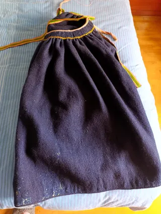 manteo, saya o falda aldeana azul oscuro