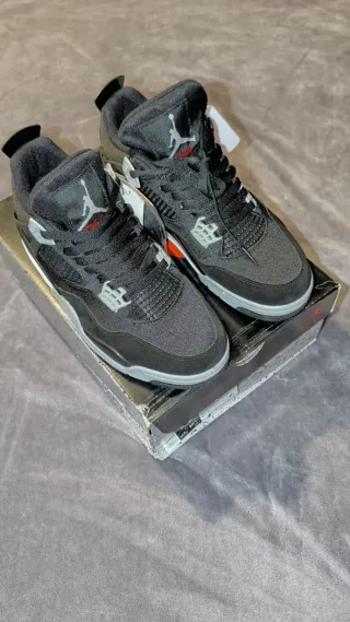 Jordan 4 Bambas Negras y Grises