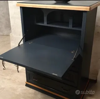 Cassettiera a ribalta blu