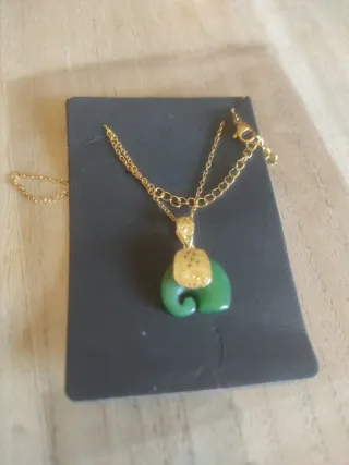 Collana placcata oro con ciondolo elefante giada