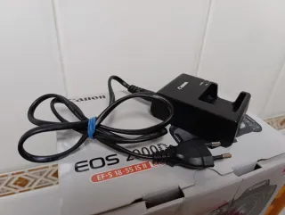 Cámara Canon EOS 2000D + Lente EF-S 18-55mm