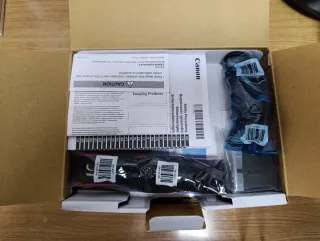 Cámara Canon EOS 2000D + Lente EF-S 18-55mm