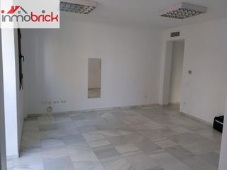 Oficina en alquiler en Lucena