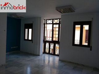 Oficina en alquiler en Lucena