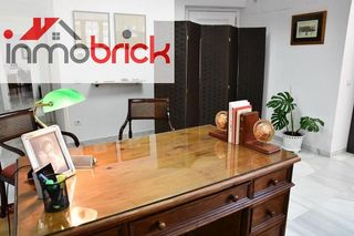 Oficina en alquiler en Lucena