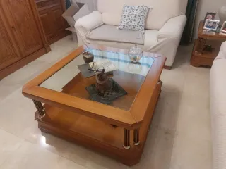Mesa de centro de madera y cristal
