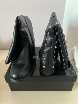 Stivali neri con borchie