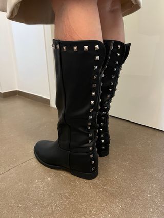 Stivali neri con borchie