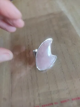 Anello inox con pietra rosa regolabile