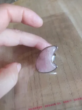 Anello inox con pietra rosa regolabile