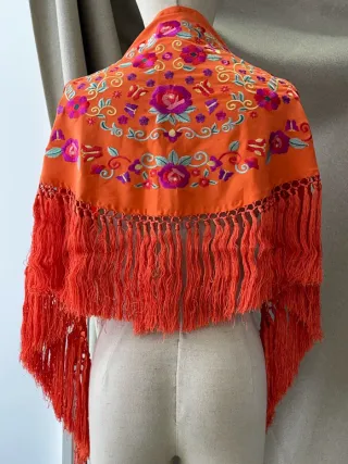 Piquillos bordados y flecados a mano