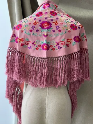 Piquillos bordados y flecados a mano