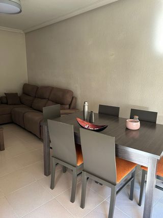 Comedor: Mesa, Sillas y Sofá