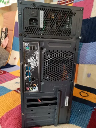 Torre PC ASRock B450 con Fuente y CPU