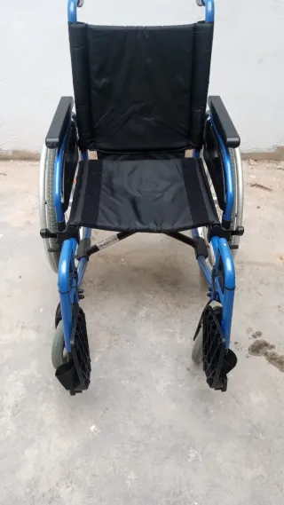 Silla de ruedas nueva gastada 2 veces