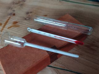 Vinómetro Bernardot antiguo de vidrio