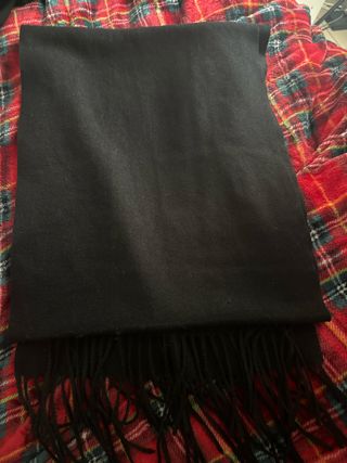 Sciarpa nera con frange