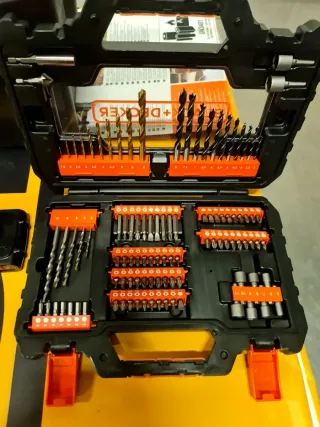 Taladro percutor Black+Decker 18v