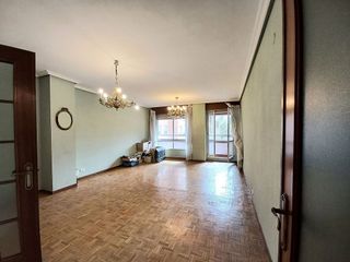 Piso en venta en Plaza España - Villa Pilar - Reyes Católicos - Vadillos en Burgos