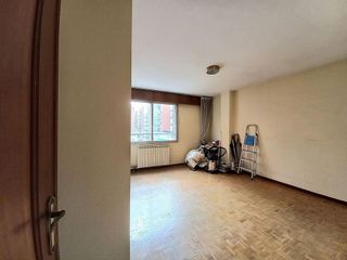 Piso en venta en Plaza España - Villa Pilar - Reyes Católicos - Vadillos en Burgos