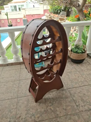 Botellero de madera estilo barril