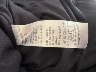 Vestido de fiesta azul oscuro con pedrería