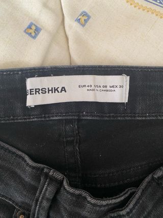 Jeans Bershka Skinny Tiro Bajo Desgastados
