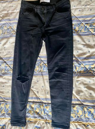 Jeans Bershka Skinny Tiro Bajo Desgastados