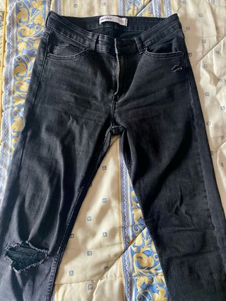 Jeans Bershka Skinny Tiro Bajo Desgastados