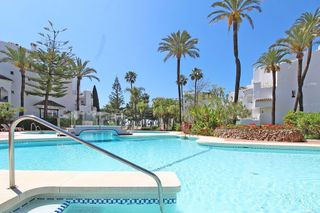 Ático en alquiler en Playa de la Fontanilla en Marbella